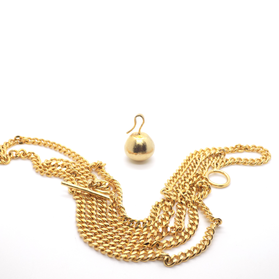 Queen necklace